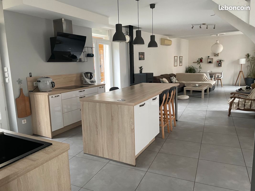 Maison 5 pièces 210 m² · à Montvendre · 210 m² · 285 000 €