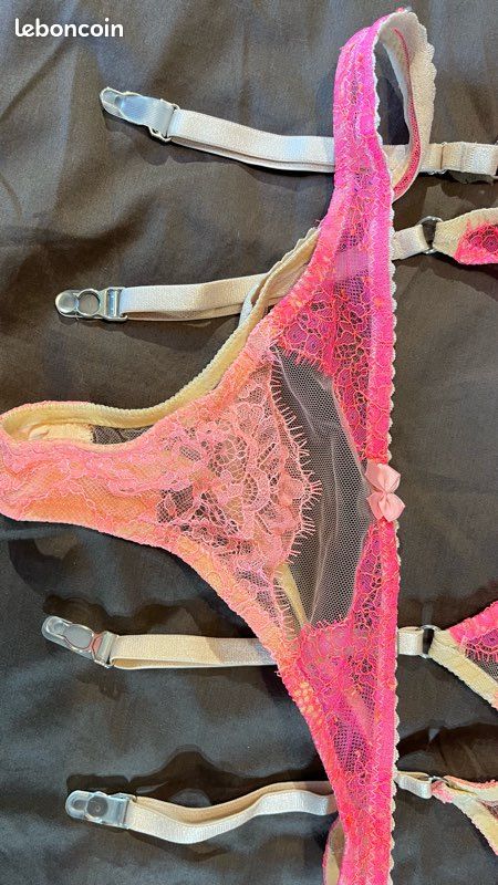Combinette Artémis en soie et dentelle de Calais corail