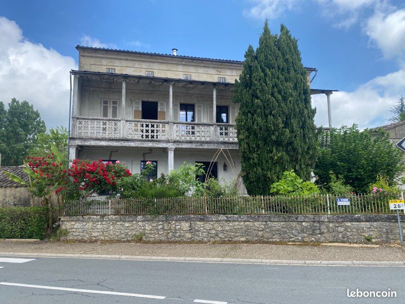 Maison 7 pièces 240 m² · à Villefranche-de-Lonchat · 240 m² · 260 000 €