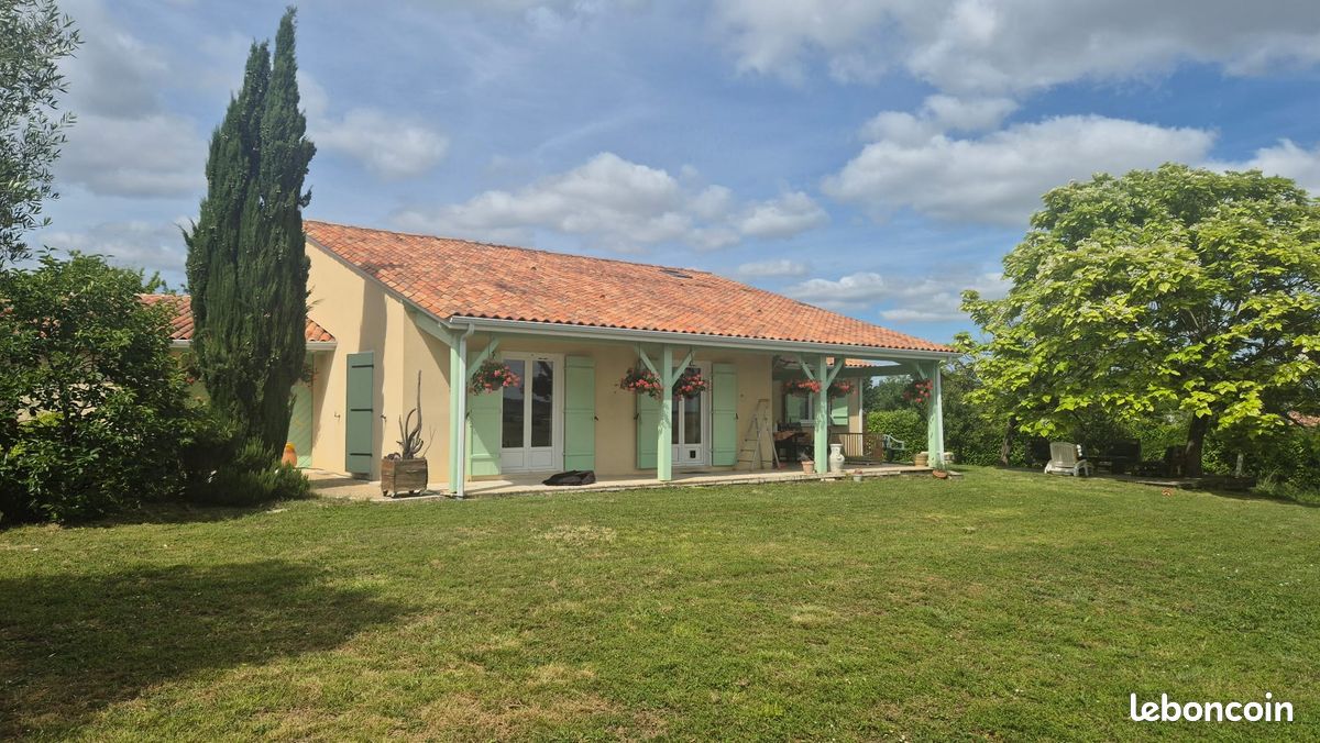 Maison 8 pièces 240 m² · à Montboyer · 240 m² · 360 000 €