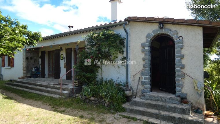 Maison de plain pied sur 1325 m² de jardin