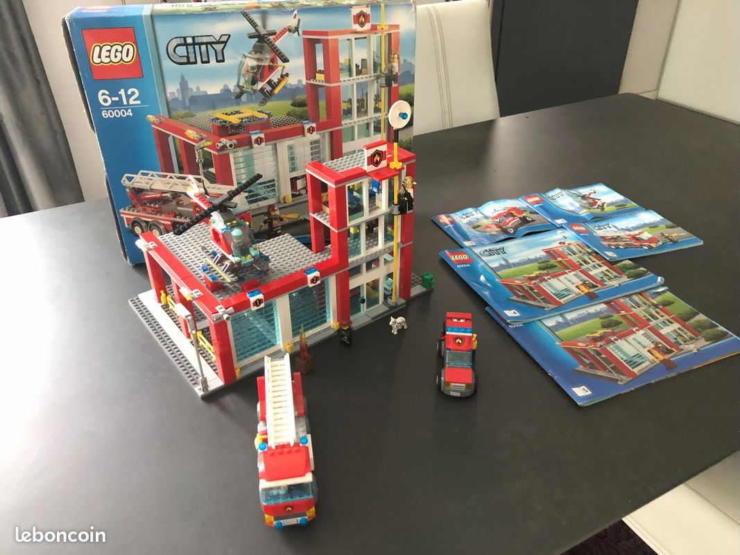 LEGO City - La caserne des pompiers (60004) (image 2)