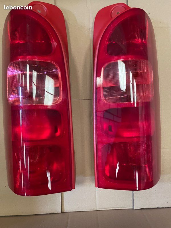 Feu Arrière Droit NV400 Feu Arrière Droit 24/7 AUTO - Pour Renault