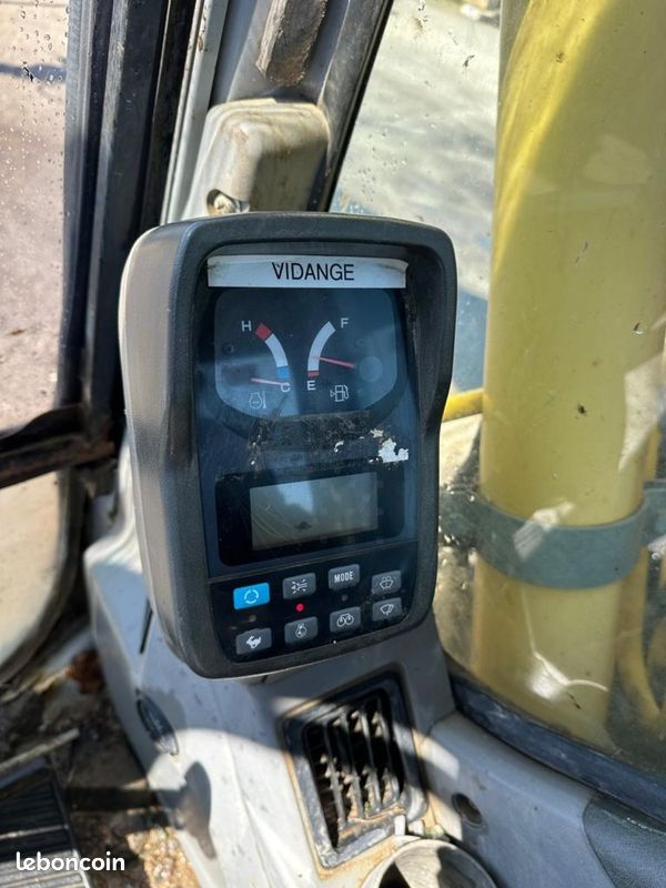 New Holland Kobelco E145 (image 9)