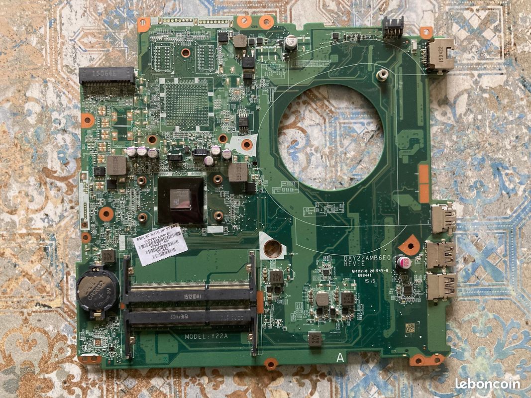 Carte Mère HP PAVILION 17-F003NF Y22A DAY22AMB6E0 REV: E 766904-001 DÉFECTUEUSE