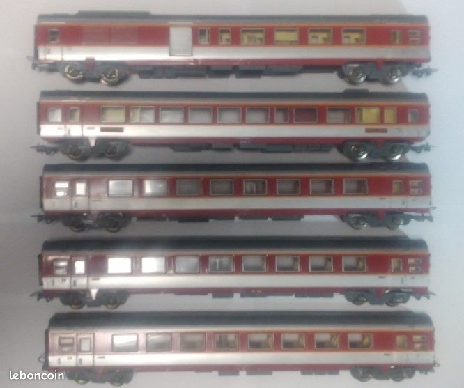 JOUEF CHAMPAGNOLE 4 Bogies Pour Voitures Type Ciwl 5300 / 5301 / 5302 JOUEF CHAMPAGNOLE 4 Bogies Pour Voitures Type Ciwl 5300 / 5301 / 5302