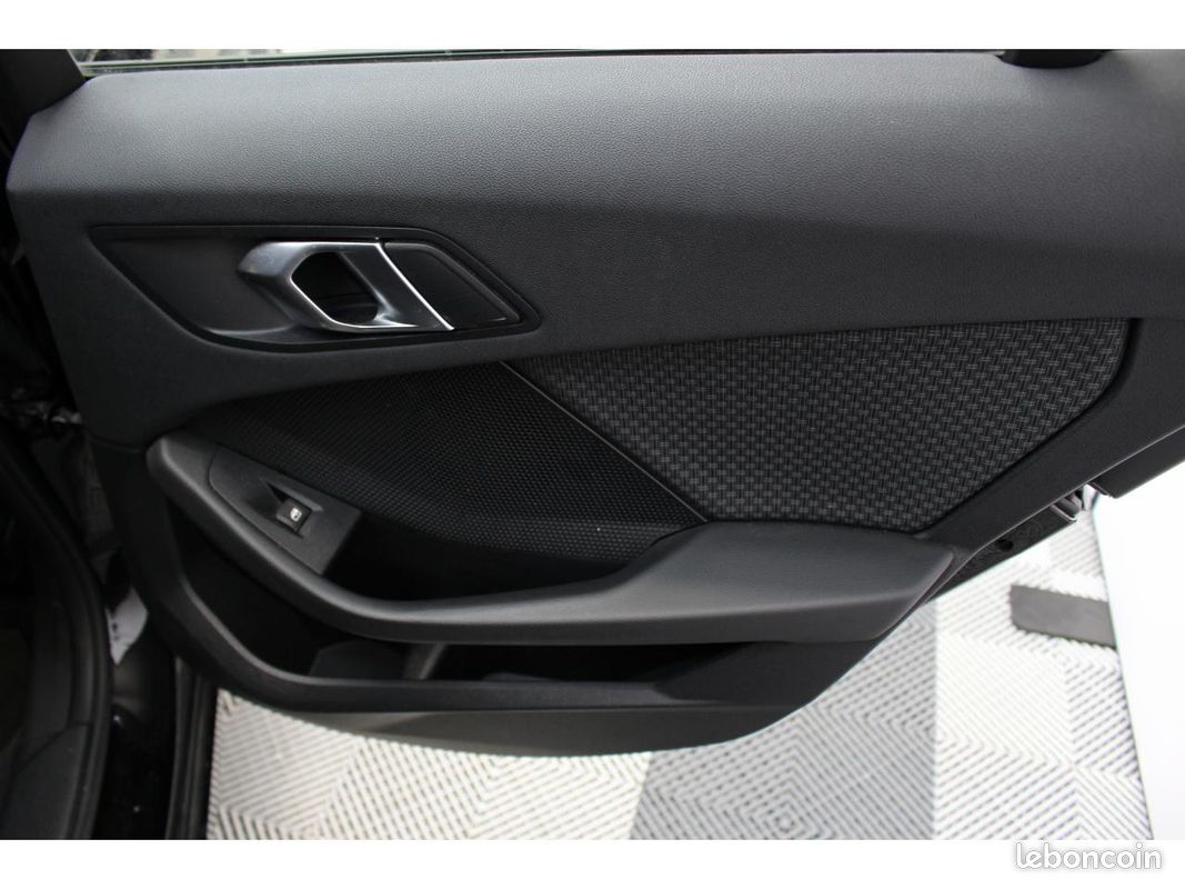 BMW SERIE 1 118d - BVA BERLINE F40 Lounge (image 27)