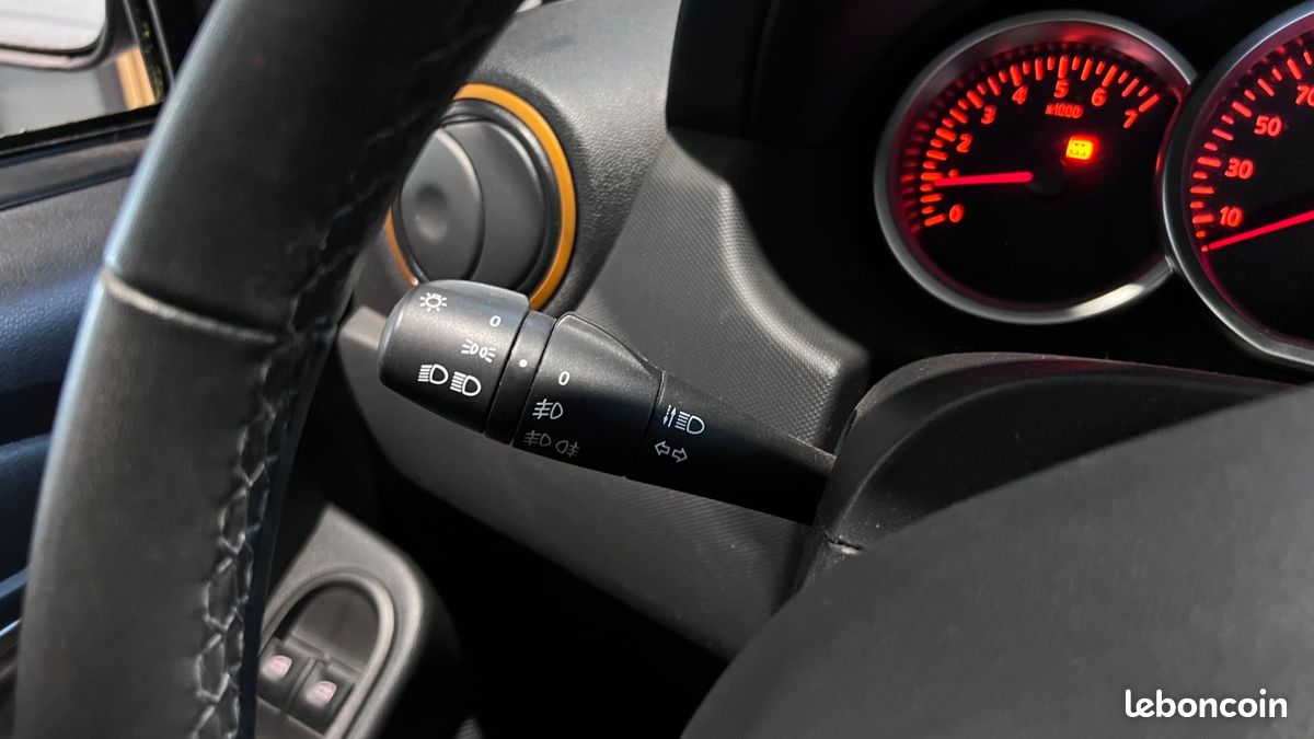 Dacia duster explorer 1.5 dci 110 4x2 edc bva bleu cosmos - attelage - suivi d'entretien (image 28)