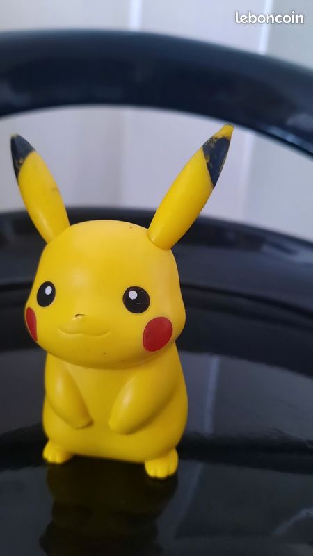 Figurine PIKACHU (image 1)