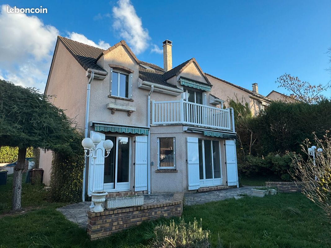 Maison 6 pièces 138 m² · à Noisy-le-Roi · 138 m² · 2 500 €