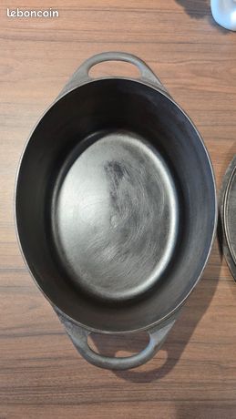 Cocotte Fonte Ancienne Ovale / Andre Cousanses Modele 30