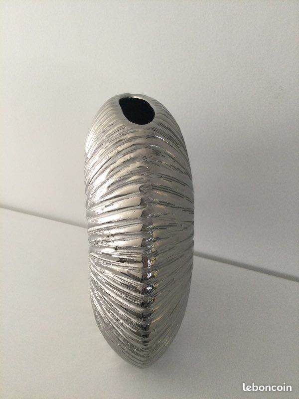 Vase (image 2)