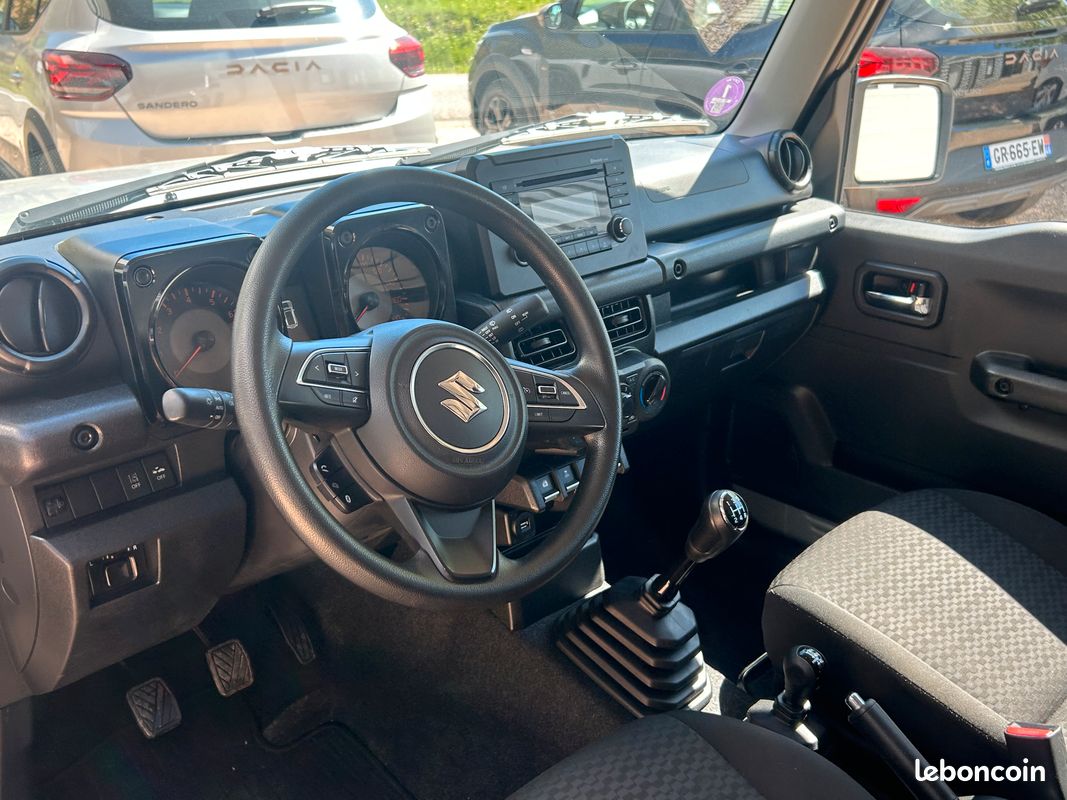 Jimny 4x4 1.5 vvt 102 privilege attelage du 12/2023 garantie constructeur 12000 kms reels (image 7)
