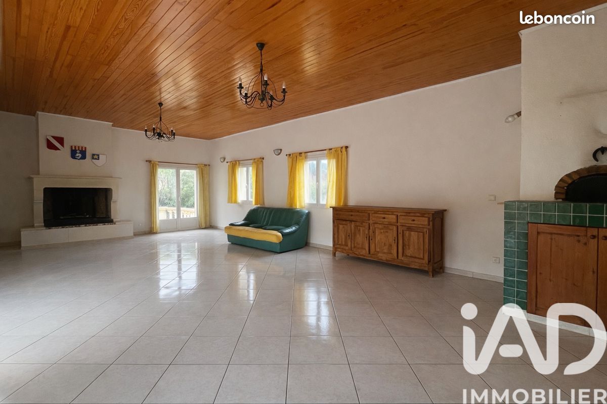 Propriété 11 pièces 254 m² (image 9)