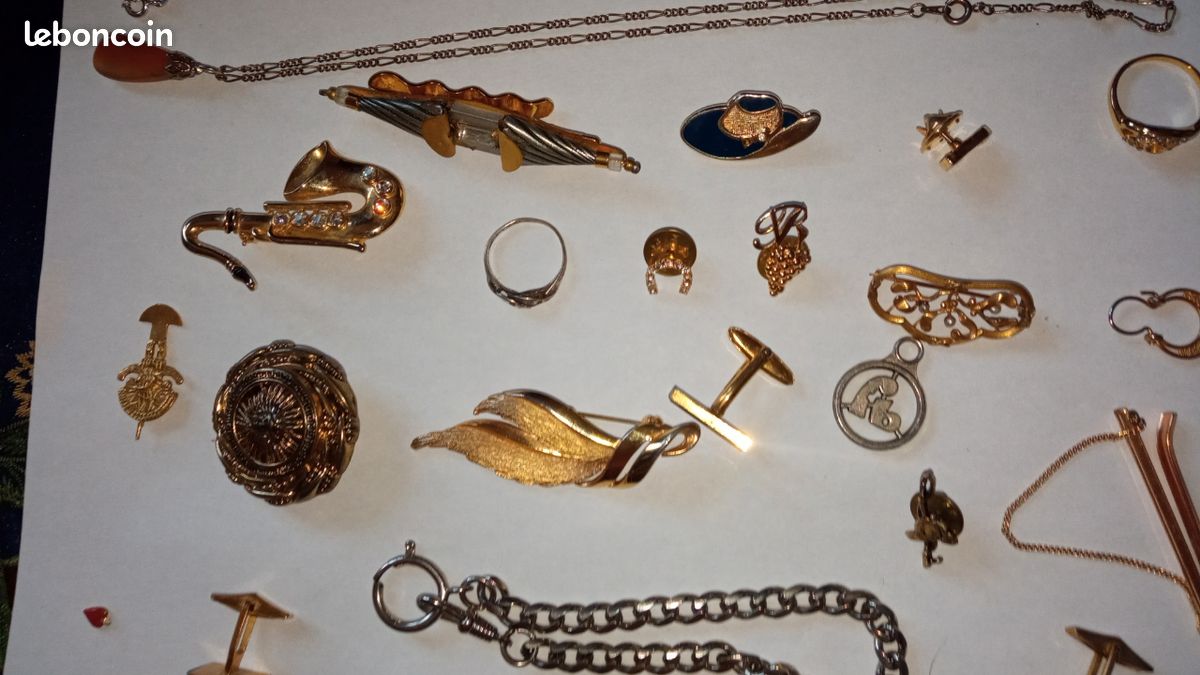 Lot De Bijoux Anciens Fantaisie – Occasion, Bon état, Divers Modèles