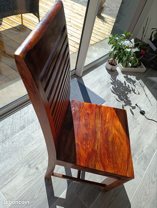 Chaise en bois exotique (image 3)
