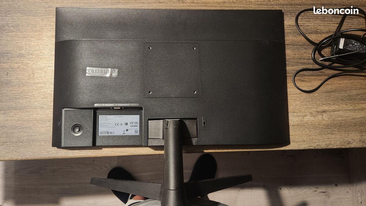Écran PC Samsung 24" IPS Full HD - État Neuf (S24C310EAU) (image 2)