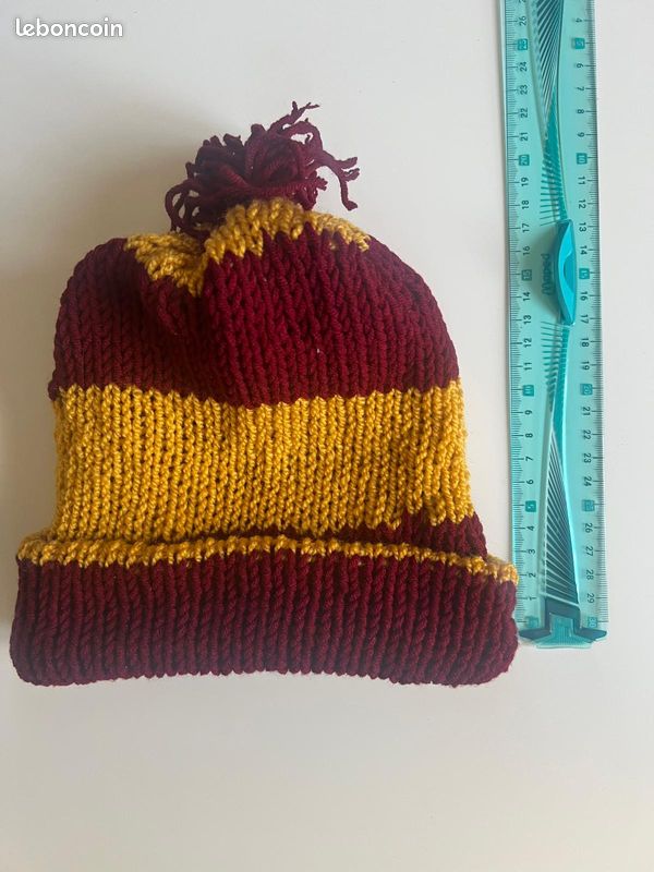 Bonnet fait a la main (image 1)
