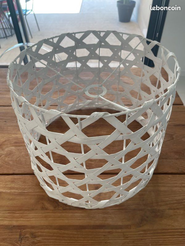 Suspension blanche (image 1)