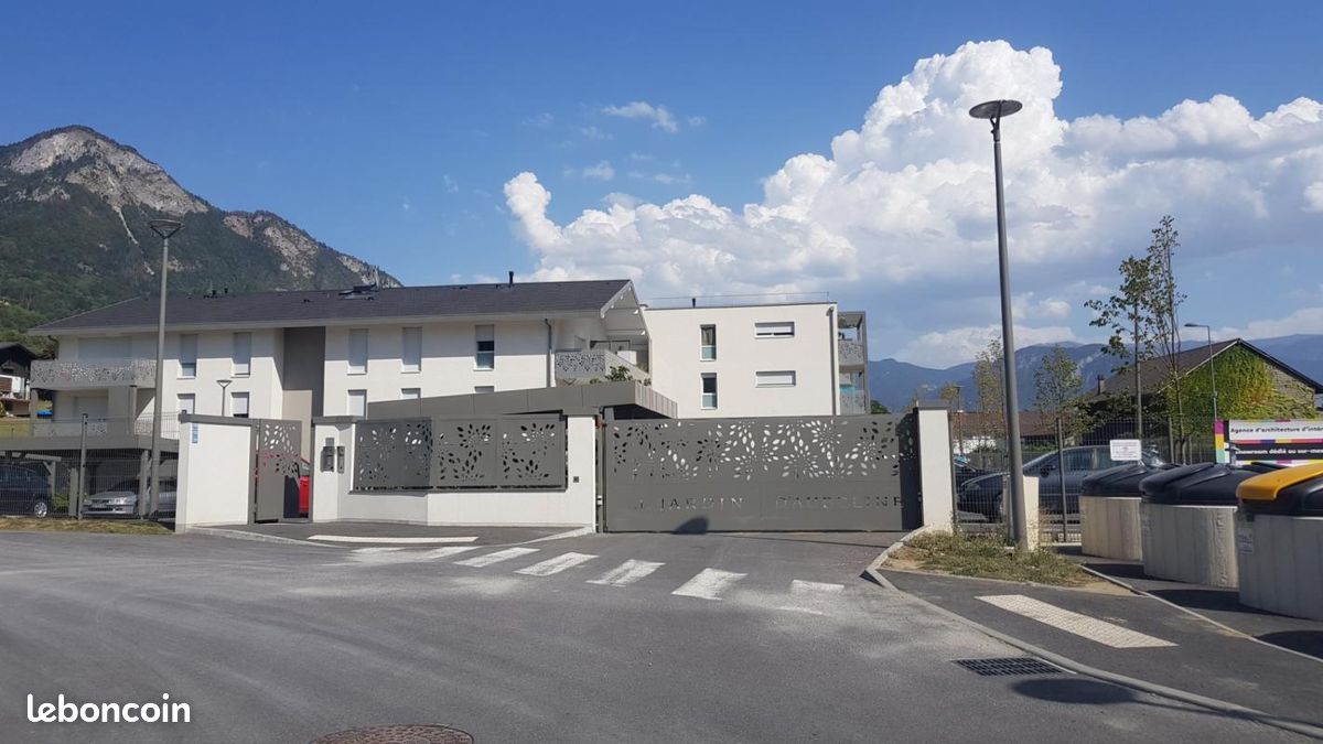Parking Thyez · 144 €/mois