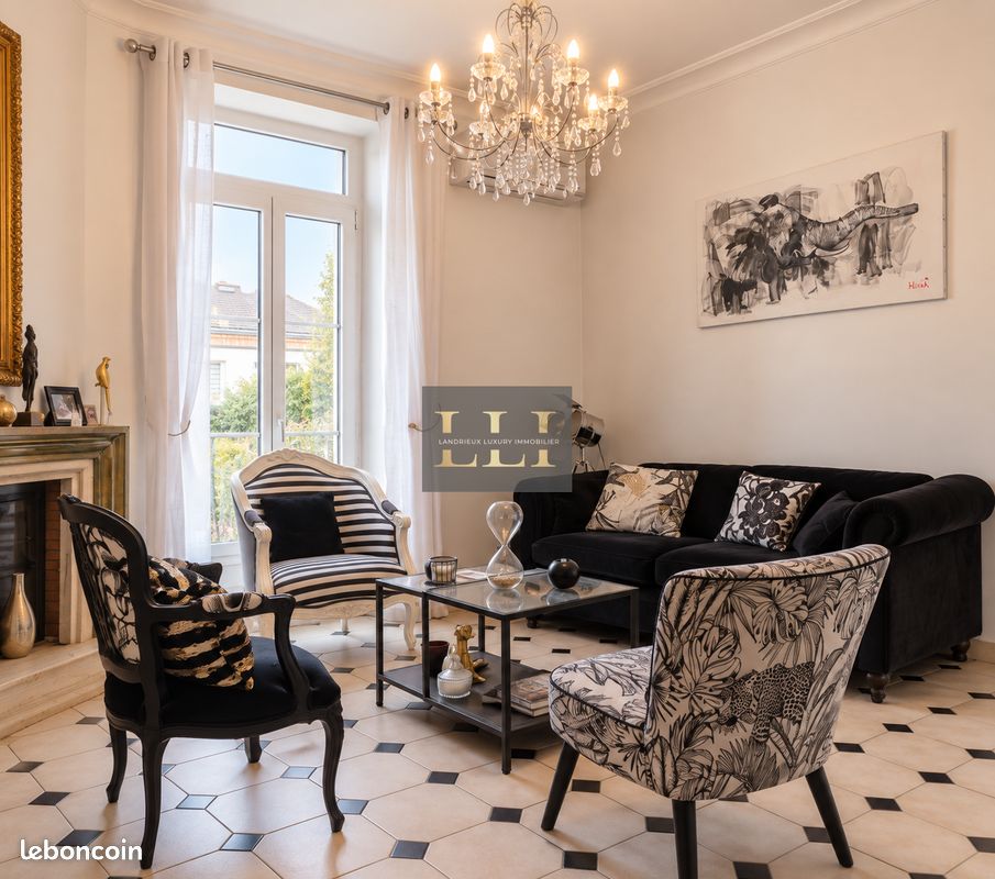 Maison 12 pièces 480 m² · à Janvry · 480 m² · 1 260 000 €