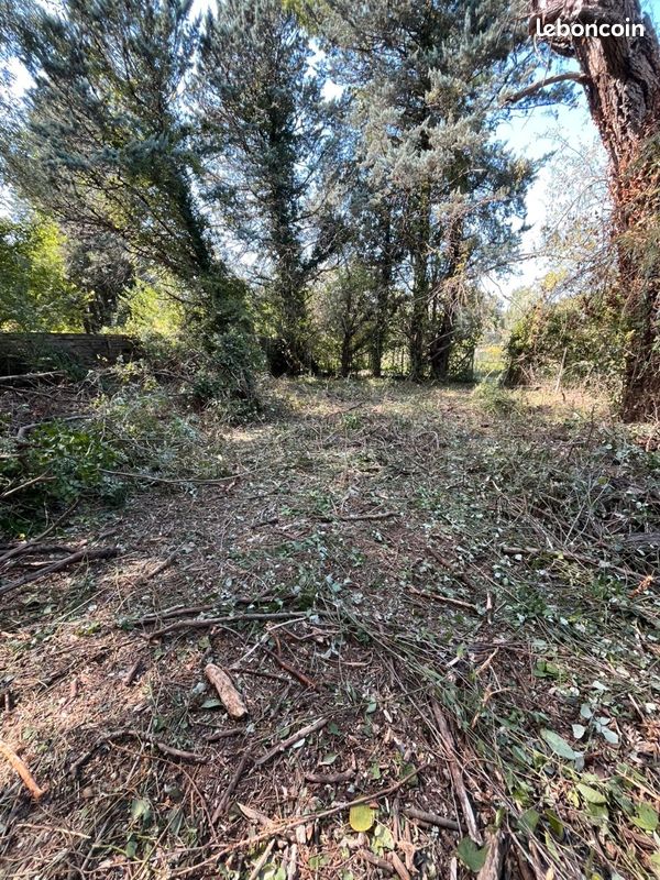 Terrain agricole · à Garéoult · 19 900 €