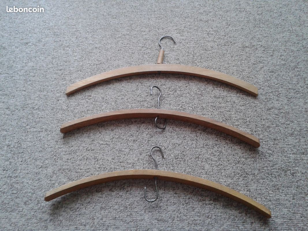 Cintre Vintage En Bois Avec Crochet – Déco Rétro