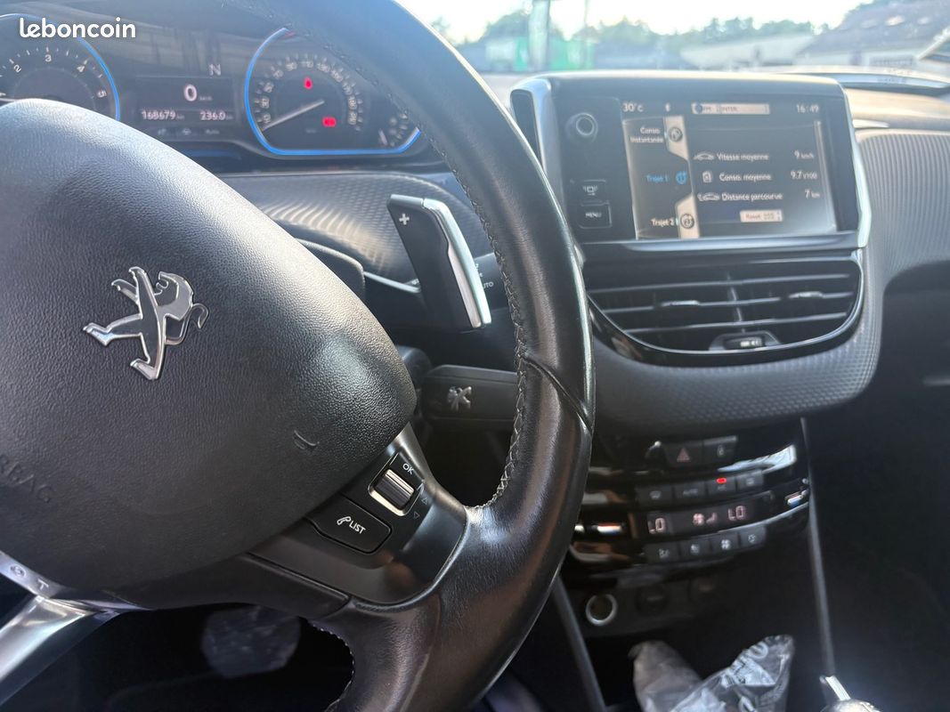 Peugeot 2008 1.6 e-hdi 92ch ETG6 BUSINESS (image 17)