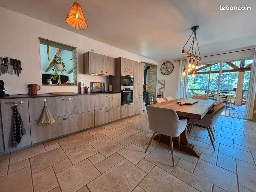 Maison 6 pièces 126 m² · à Sainte-Tulle · 126 m² · 409 000 €