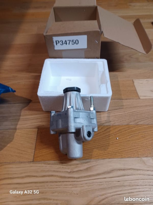Pompe de direction porsche 944 (image 1)