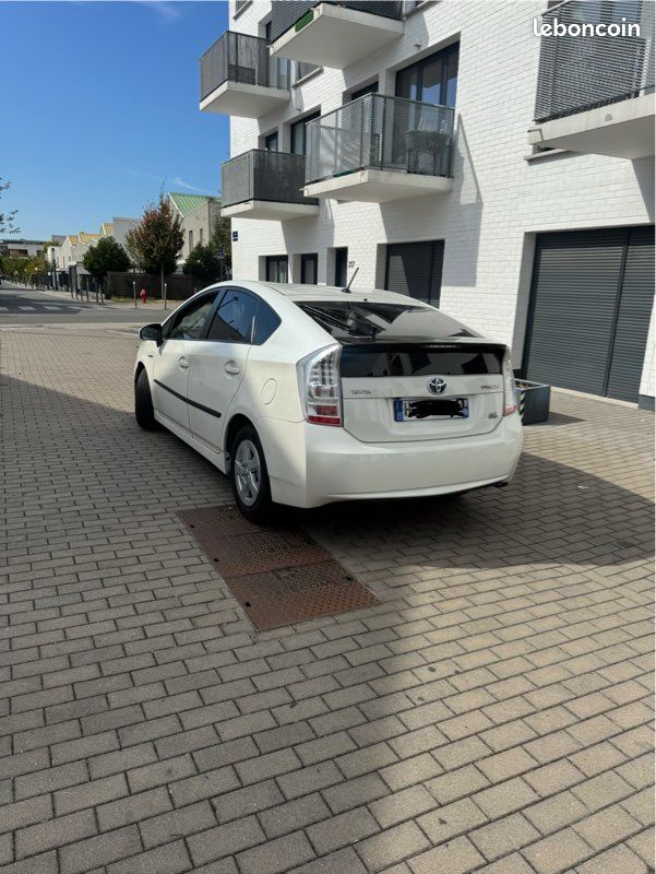 Toyota Prius 3 (image 2)