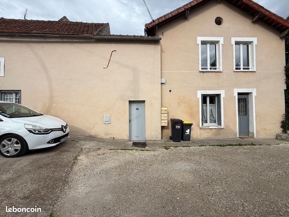Immeuble 6 pièces 108 m² · à Le Mérévillois · 108 m² · 181 000 €