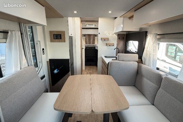 PILOTE P 740 FGJ EVIDENCE - 7.45m / BOITE AUTOMATIQUE / LITS JUMEAUX / Camping-Car Profilé Neuf (image 3)