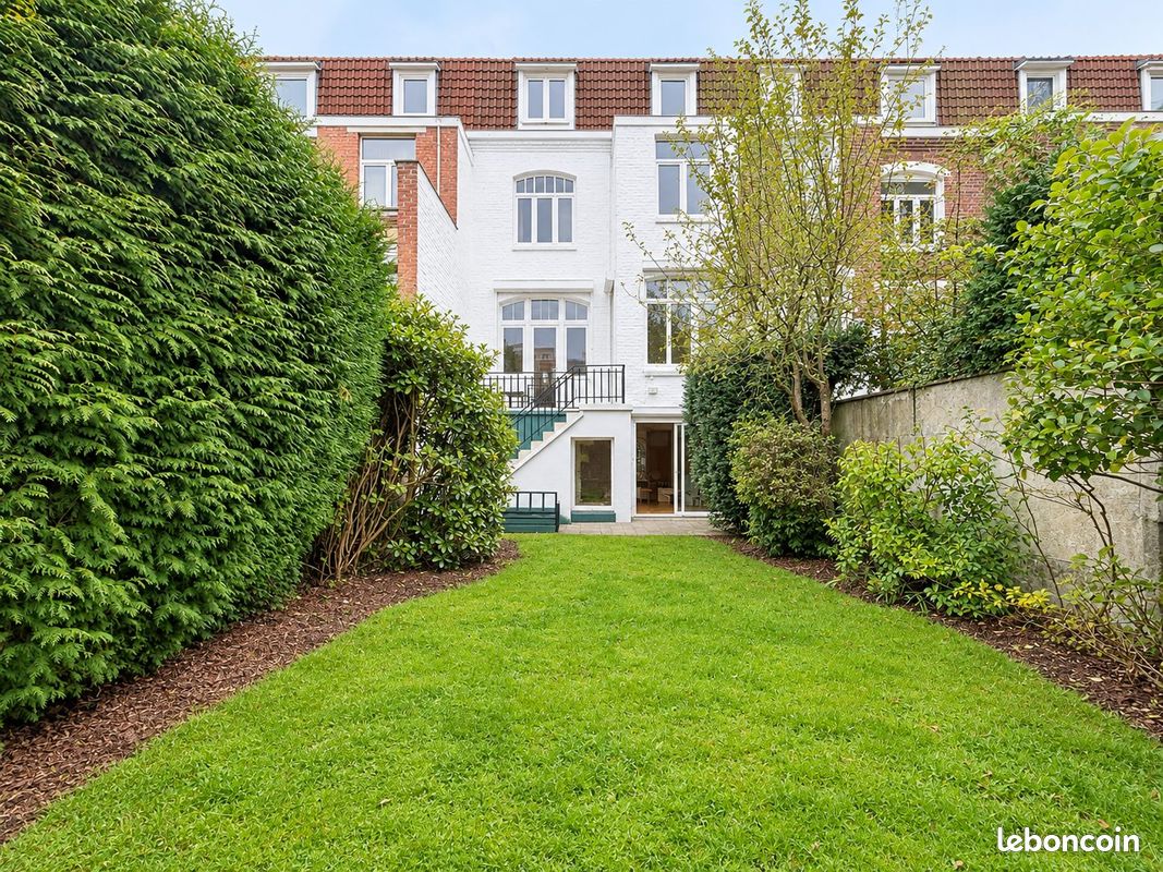 Maison 8 pièces 173 m² · à Croix · 173 m² · 599 000 €