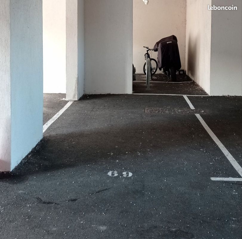 A vendre place de parking couvert à hyères · 20 500 €
