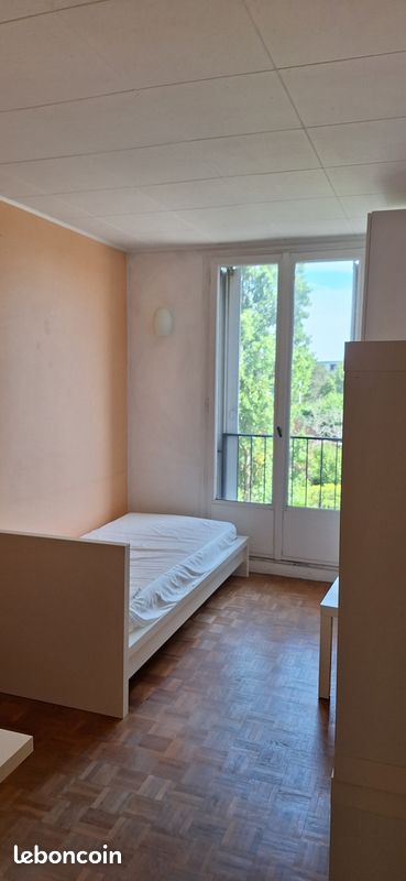 Bienvenue à Compiègne : F3 à louer dans le centre (image 2)