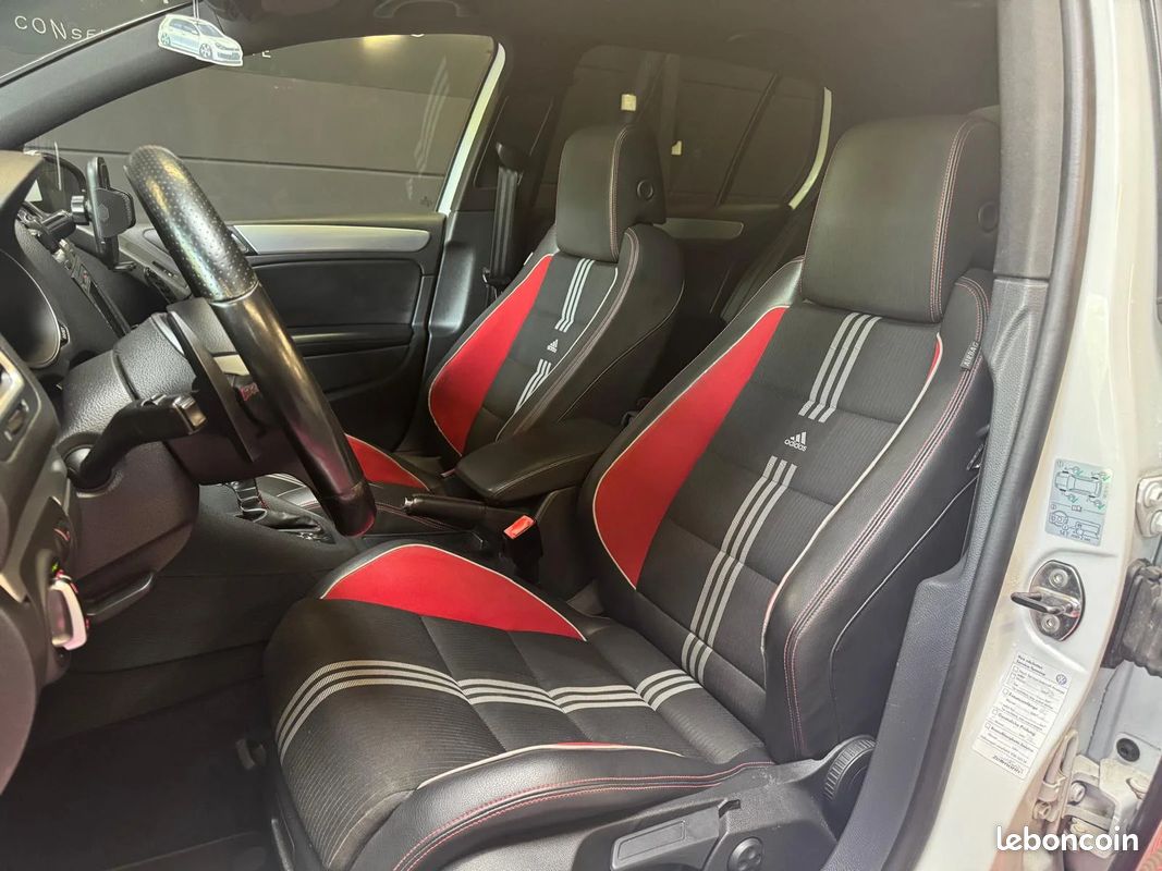 Volkswagen GOLF 6 GTI 2.0 TSI DSG Adidas / Dynaudio / Toit ouvrant panoramique / Sièges Chauffants (image 20)