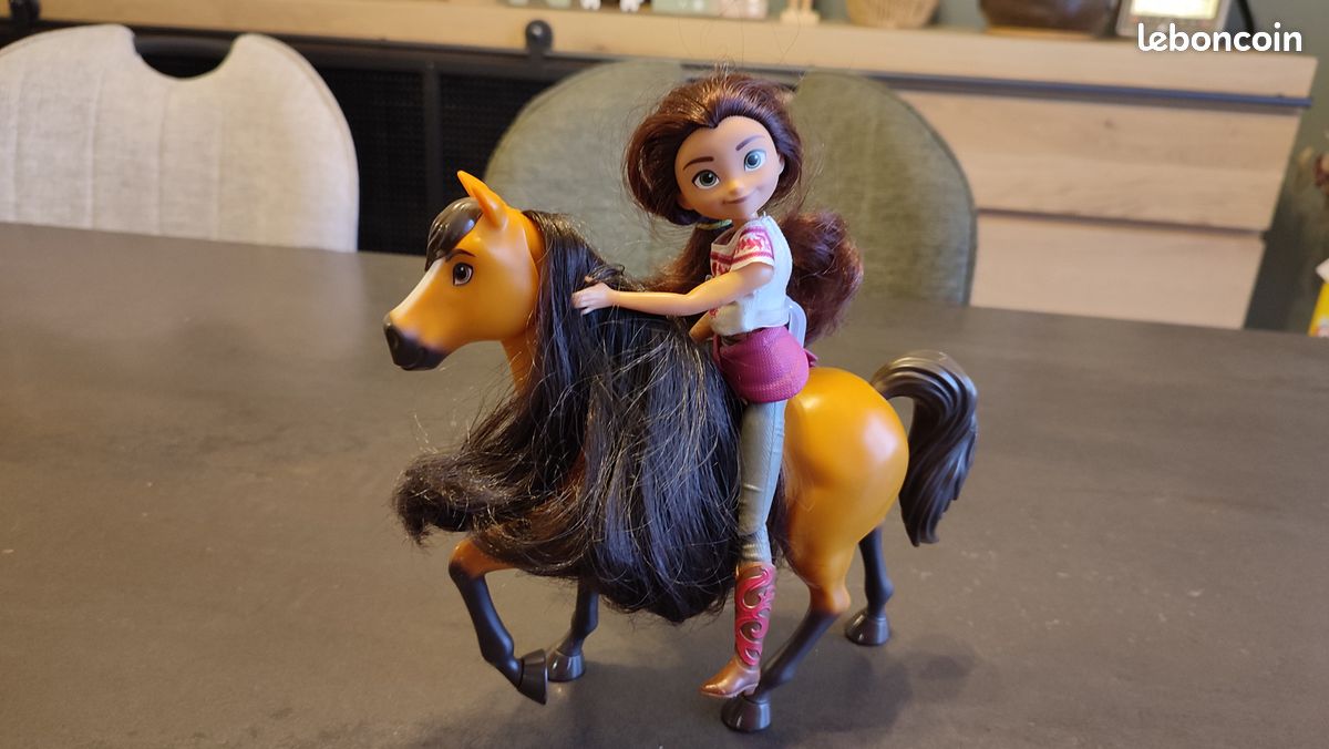 Poupée Lucky et son cheval (image 1)