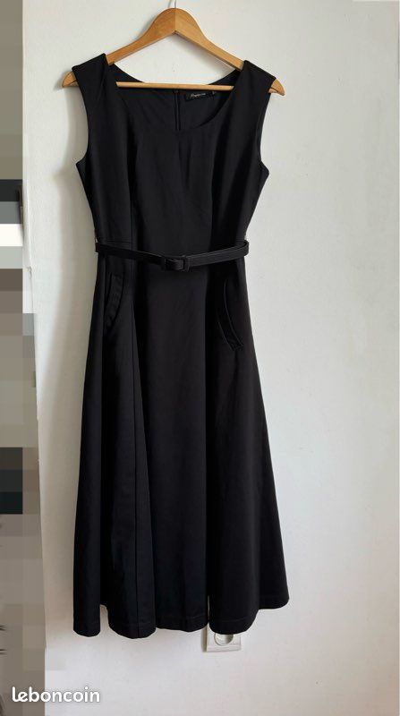 Robe noire avec ceinture Vêtements