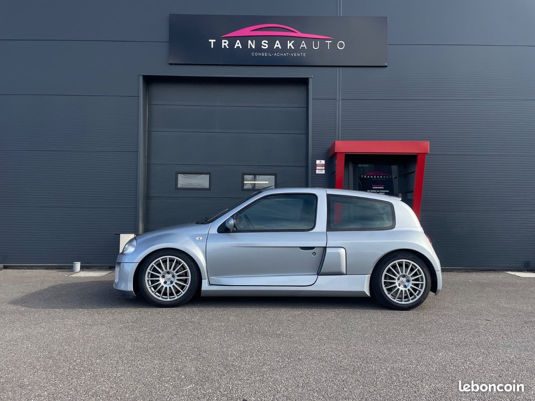RENAULT CLIO 3.0 V6 Sport (image 2)