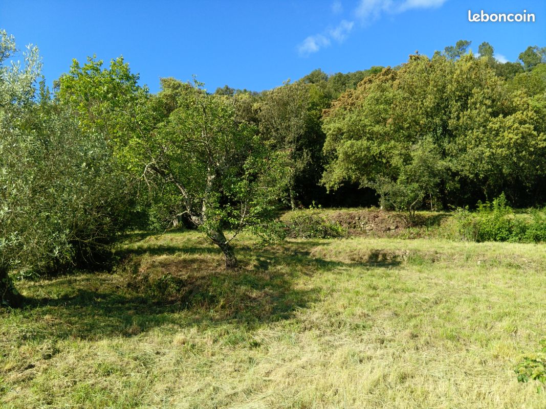 Terrain dominant avec PC purgé · à Saint-Ambroix · 85 000 €