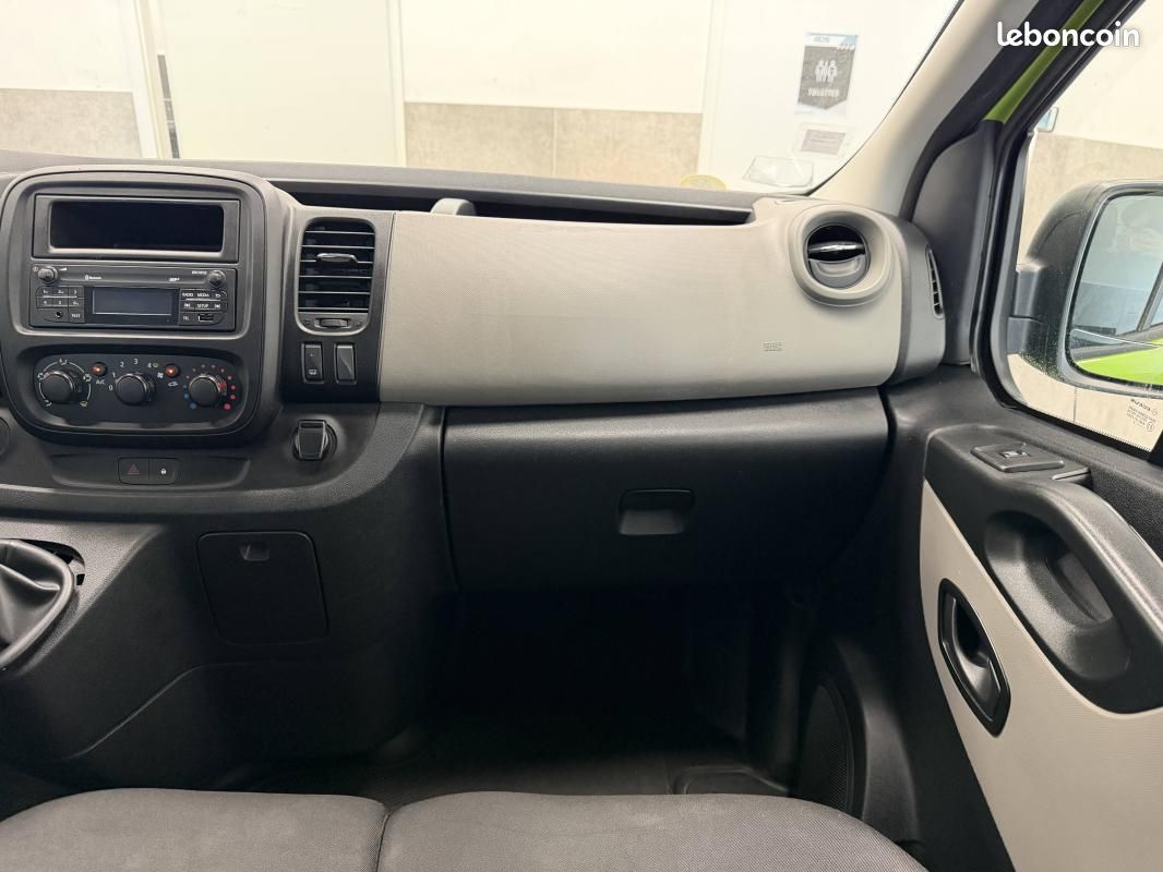 Renault Trafic 4p Combi Zen L1 Energy dCi 125 9 places / À PARTIR DE 302,05 (image 35)