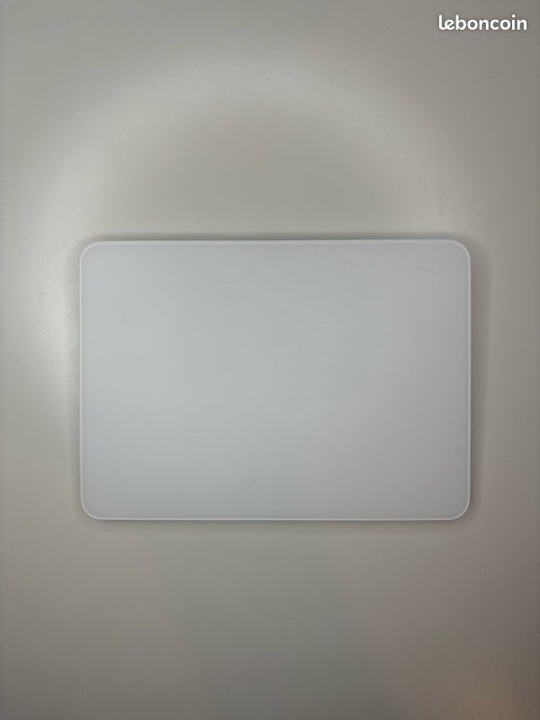 Apple Magic Trackpad 3 Blanc • Excellent état (image 1)