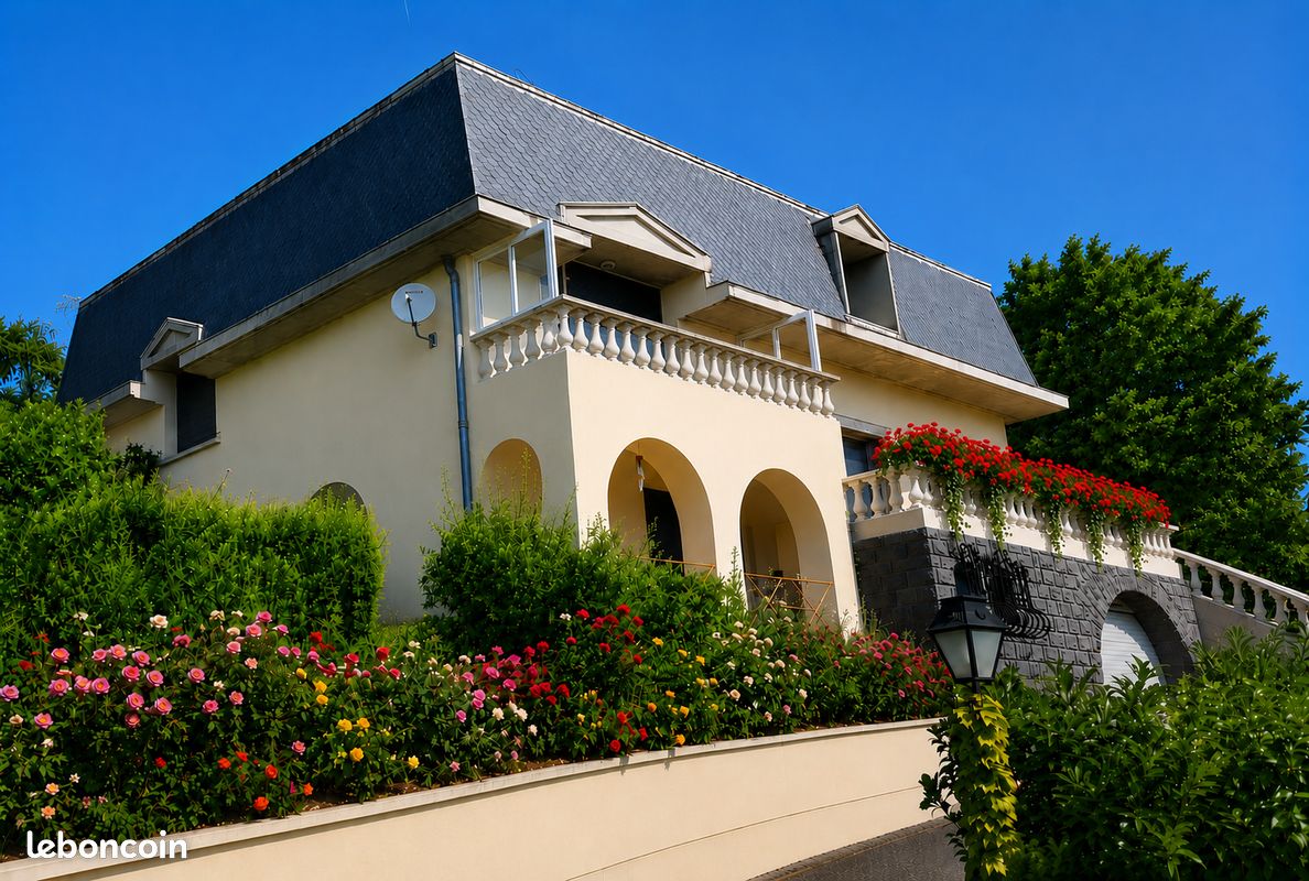 Maison 9 pièces 245 m² · à Clermont-Ferrand · 245 m² · 475 000 €