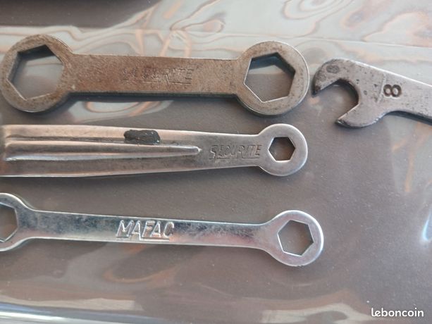 Ancienne sacoche vélo mafac caoutchouc avec ses outils mafac - Collection