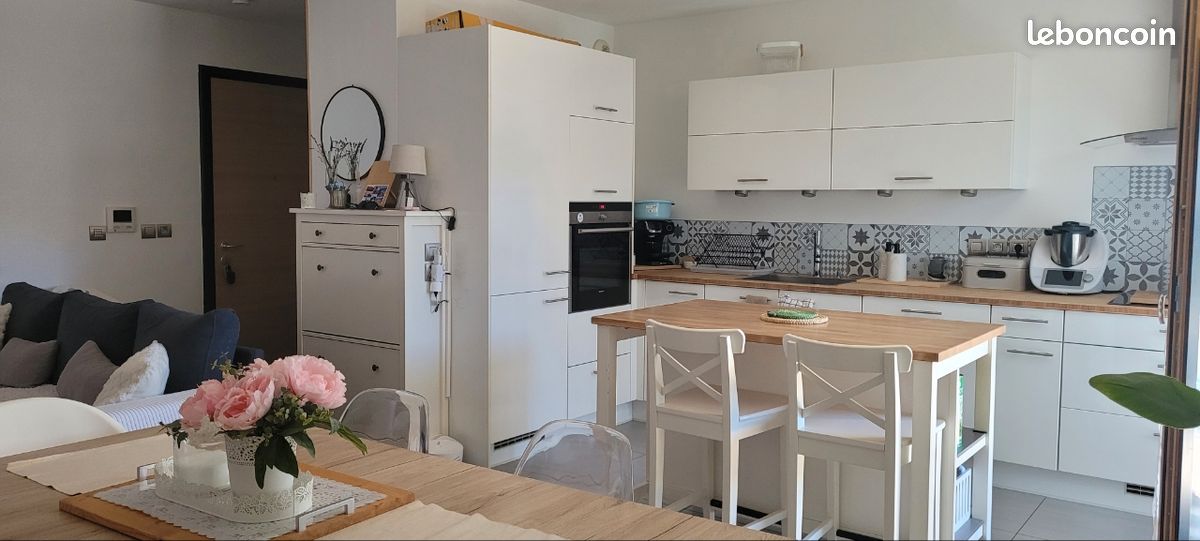 Appartement 3 pièces 70 m² · à Divonne-les-Bains · 70 m² · 2 200 €/mois