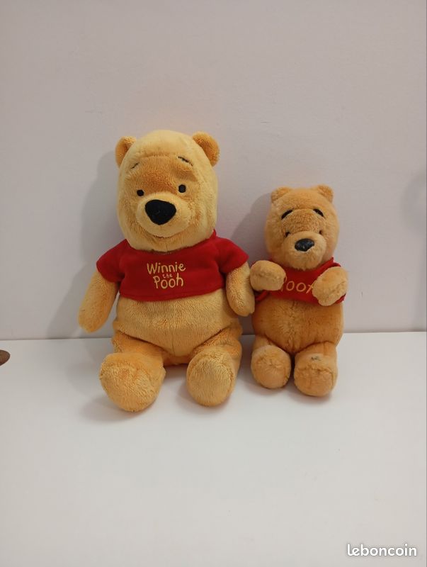 Lot 2 peluches Winnie l’Ourson Disney 30 cm et 23 cm (image 1)