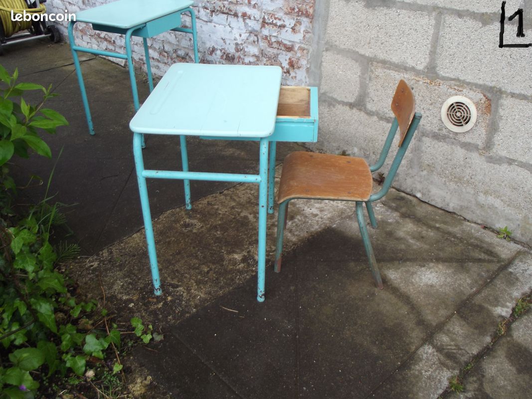 Petites tables et chaises d'école . . . . PA08 (image 1)