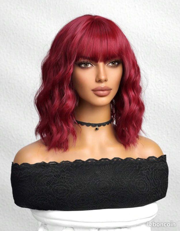Perruque Courte Femme Rouge Synthétique à Frange Et Cheveux Ondulés - Taille Moyenne +4
