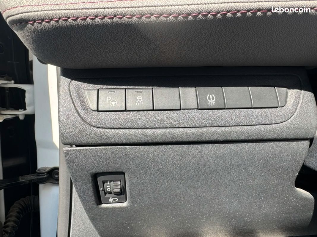 Peugeot 208 1.6 THP 156 CH XY / Distribution faite (image 13)